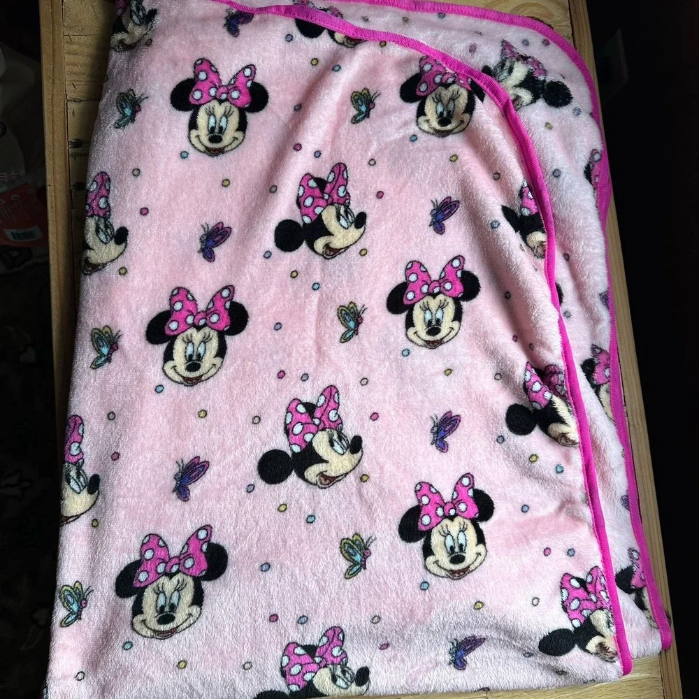 Disney Blanket Throw and Pillow Set Minnie Mouse Pink Butterflies 40 X 49